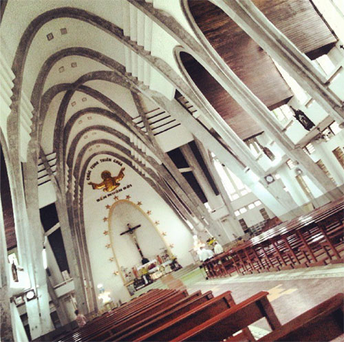 Hue Cathedral. We got there a bit early – but an hour later it was packed!