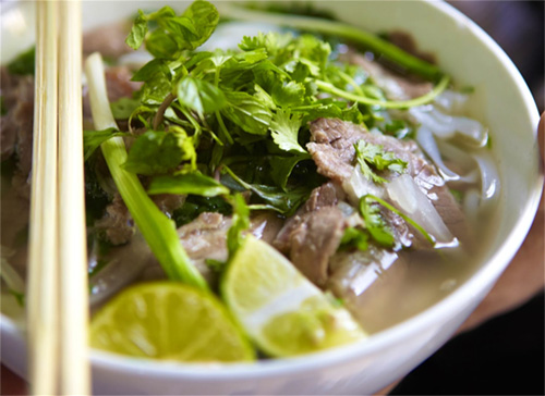 A fresh bowl of phở bò © Matt Munro / Lonely Planet