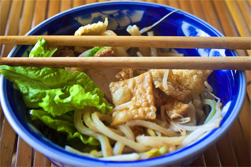 Cao lầu is a traditional dish of Hoi An © Matyas Rehak / Shutterstock